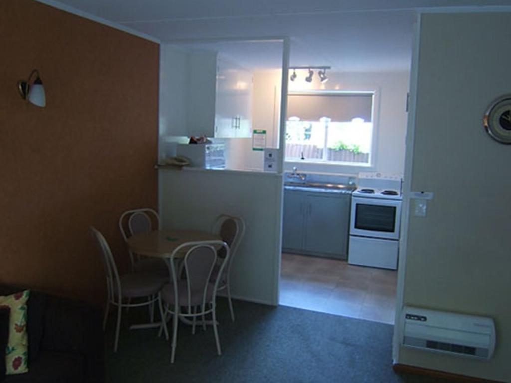 12 White Star Motel Тимару Номер фото