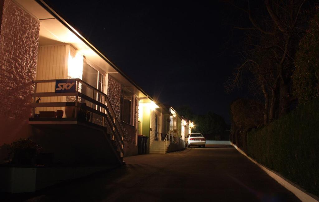 12 White Star Motel Тимару Экстерьер фото