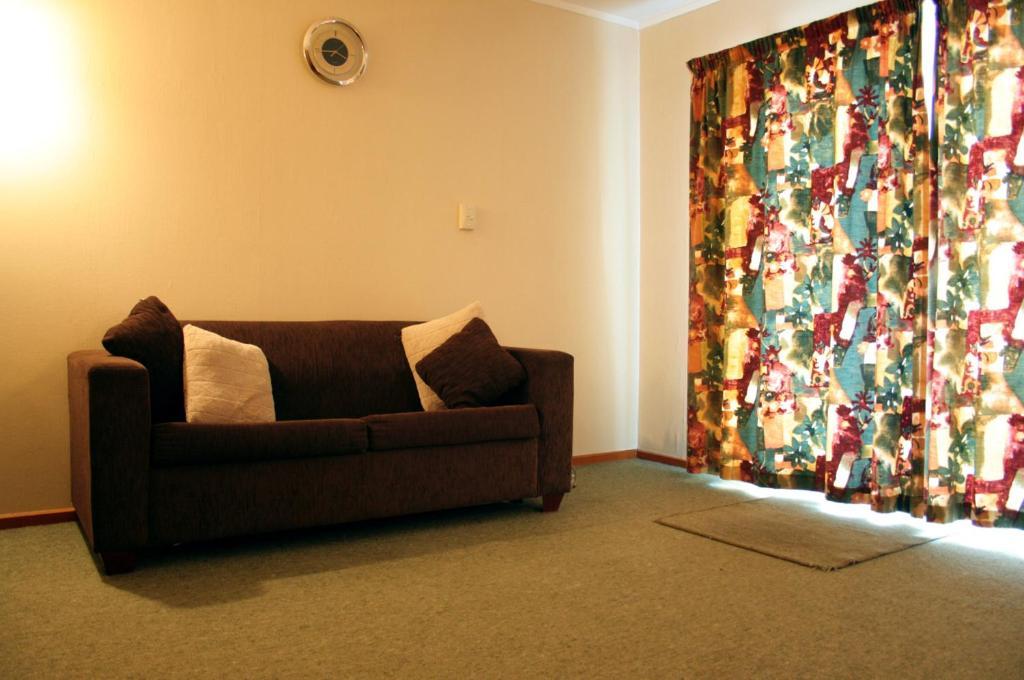 12 White Star Motel Тимару Номер фото